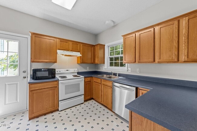 Building Photo - 108 Tarlow Ct