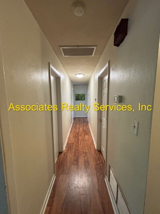 Building Photo - 3 Bed/2 Bath Spacious Home in BLACK ACRES!!!
