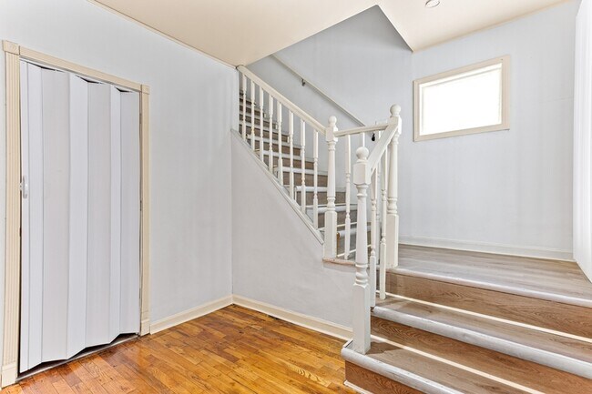 Building Photo - 7645 Fisher Ave