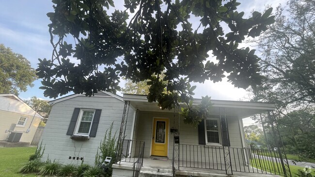 Building Photo - 401 E 66th St