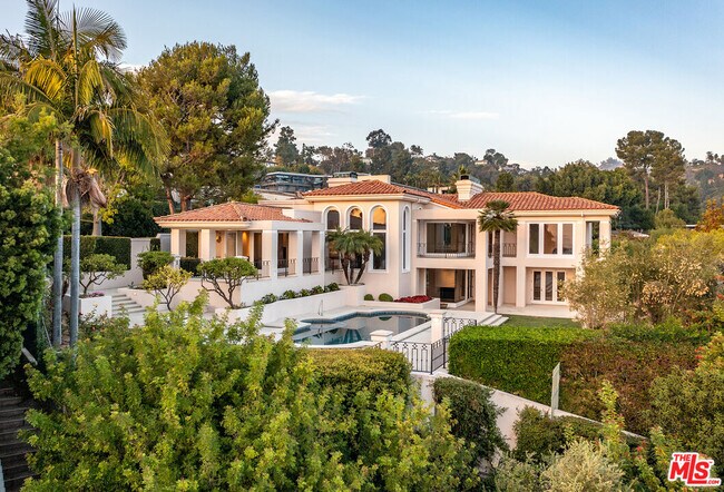 Building Photo - 1136 Calle Vista Dr