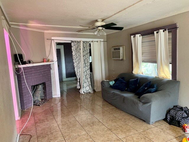 living room - 1119 W 5th St