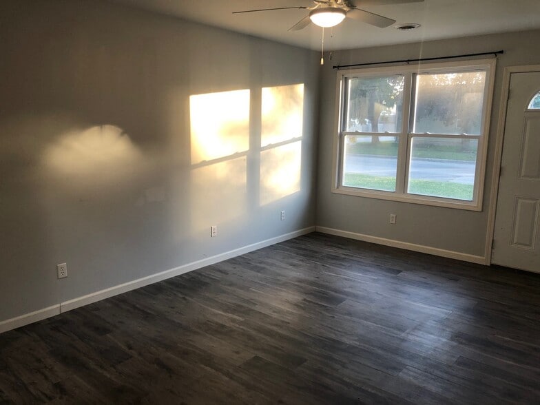 Building Photo - 305 N Butler St