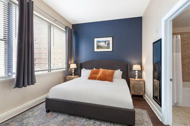 Building Photo - 925 Common St