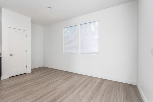 Building Photo - 2327 S Wycliff Cir