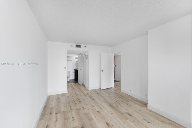 Building Photo - 7601 E Treasure Dr