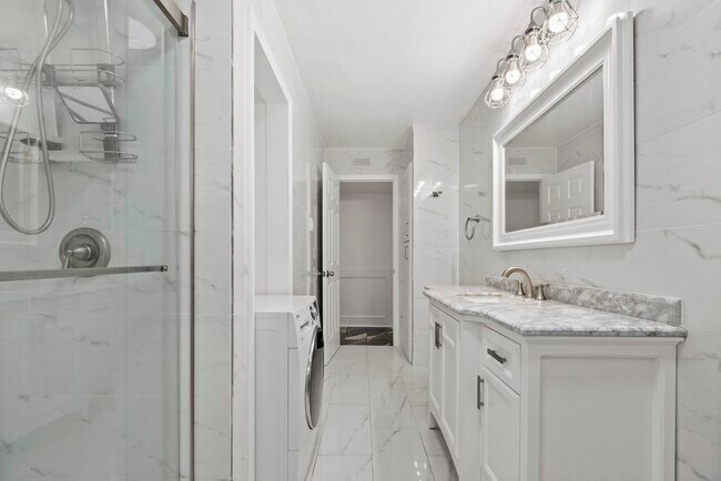 Building Photo - 7900 Westheimer Rd