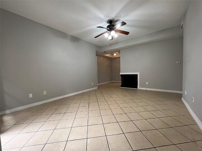Building Photo - 2 Bed Condo in 77054 Near Texas Medical Center + Gated Community