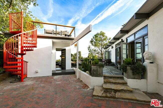 Primary Photo - 7107 Pacific View Dr
