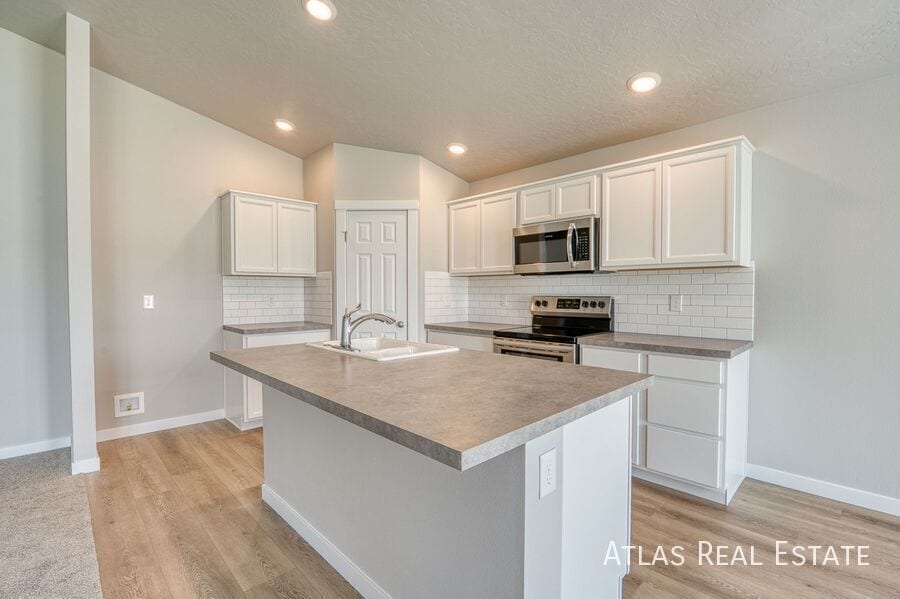 Building Photo - 1758 E Eddington St