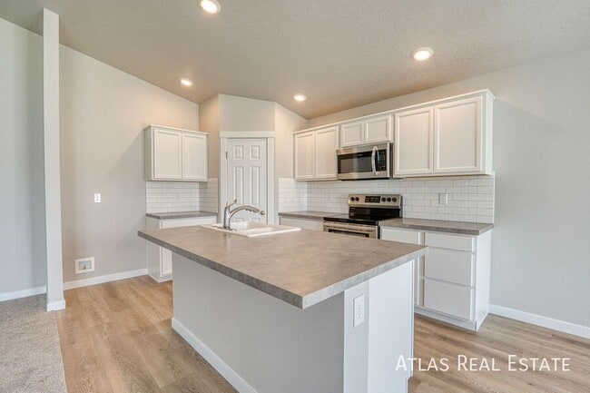 Building Photo - 1758 E Eddington St