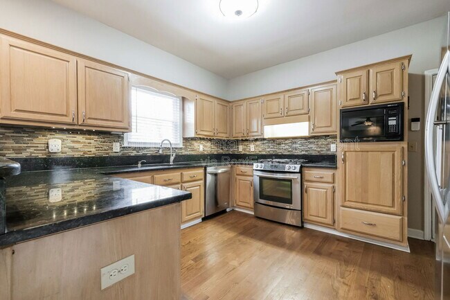 Building Photo - 1679 Hickory Wood Ct