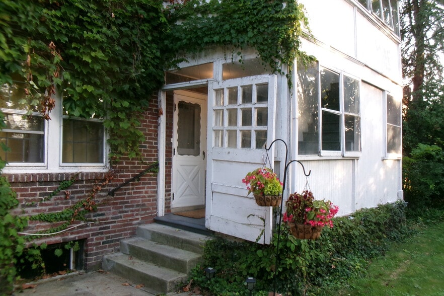 Building Photo - 1954 Guilford Rd