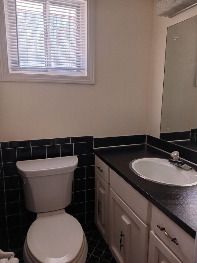 Building Photo - Charming 4BR/2.5BA Retreat on 2 Acres-Available Now!