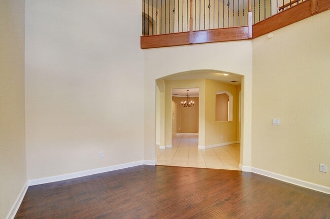 Building Photo - 10537 Galleria St