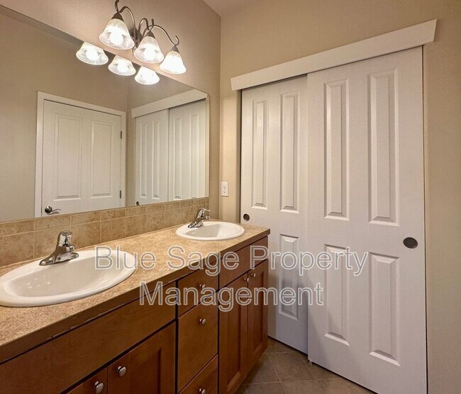 Building Photo - 50 Goldenrod Ln