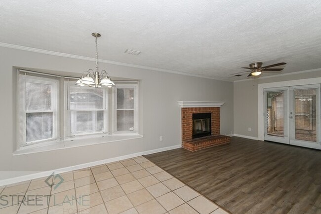 Building Photo - REDUCED!