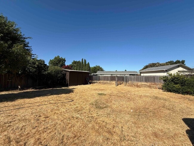 Building Photo - Elk Grove 3 Bed 2 Bath
