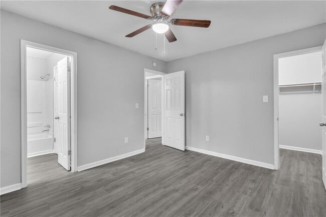 Building Photo - 8883 Homewood Dr