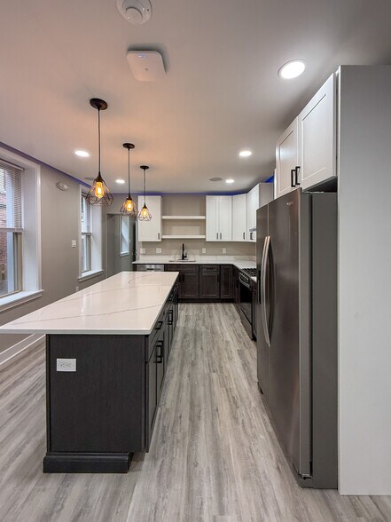 Building Photo - 204 S 41st St