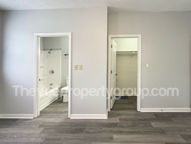 Building Photo - Remodeled 3 Bed, 2 Bath Home with Luxuriou...