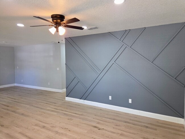 Building Photo - 3150 Emerson Ave S