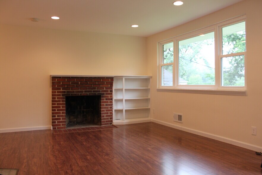 Building Photo - 7003 Murray Ct