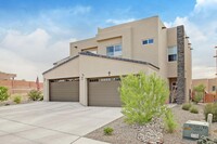 Building Photo - Beautiful Custom Townhome For Rent | Mount...