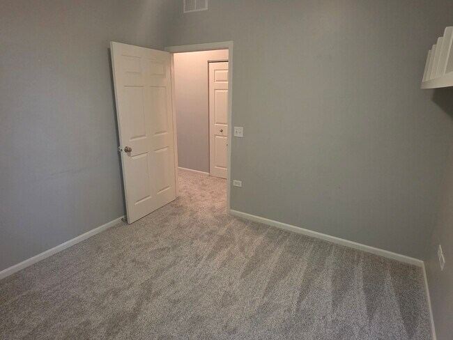 Building Photo - 2250 Aurora Dr