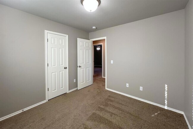 Building Photo - 7804 Bennie Terrace