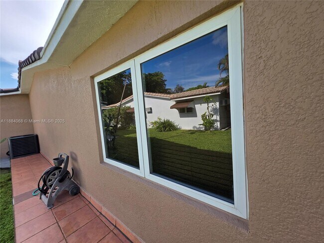 Building Photo - 14760 Lewis Rd