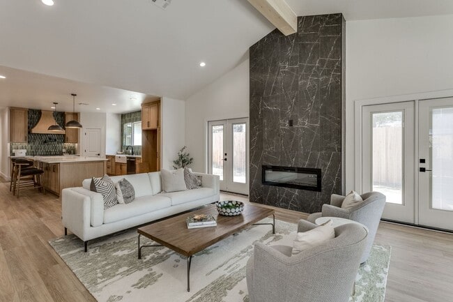 Building Photo - Warm, Modern & Welcoming — Beautiful 4 Bed, 3 Bath New Build