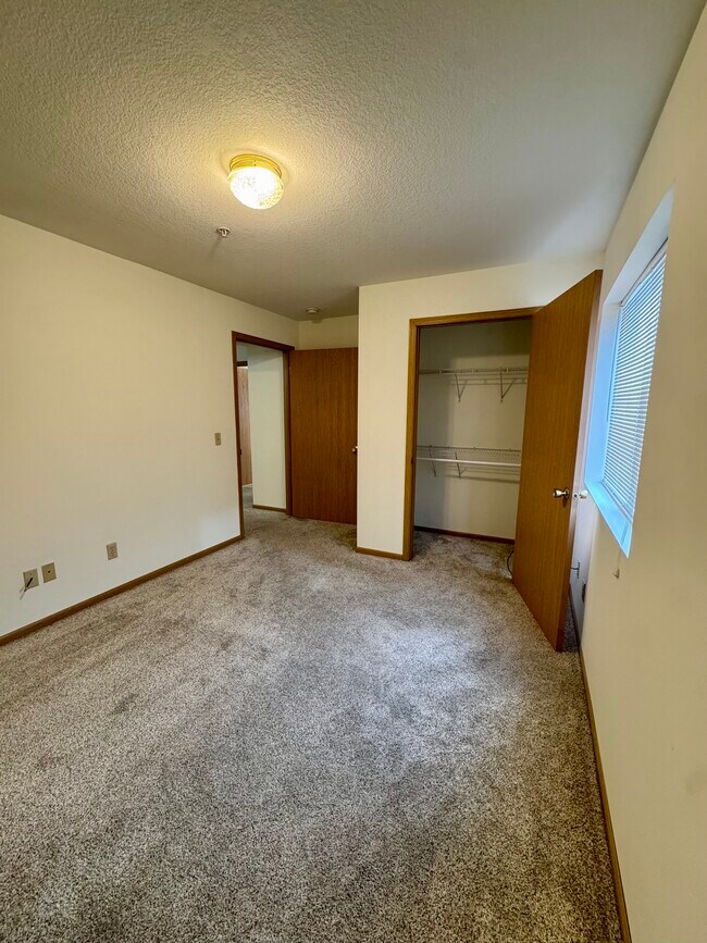 Building Photo - 4600 Grand Ave