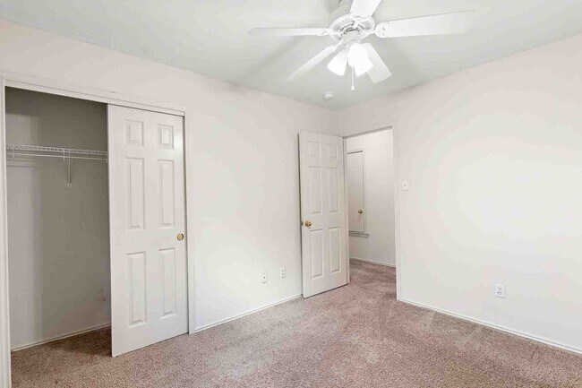 Building Photo - Plum Creek - 3 Bedroom / 2.5 Bathroom Home - 2 Car Garage - Fenced Backyard