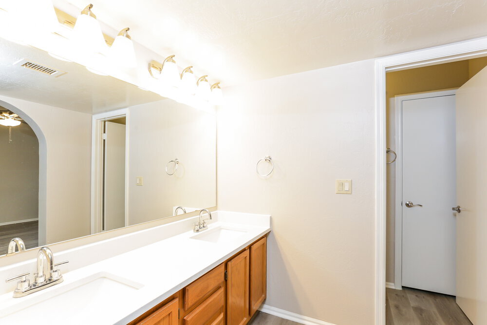 Building Photo - 7586 W Montebello Ave