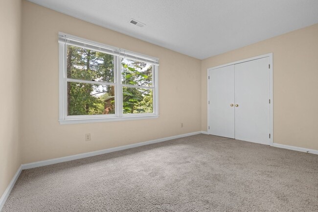 Building Photo - 110 S Peak Dr