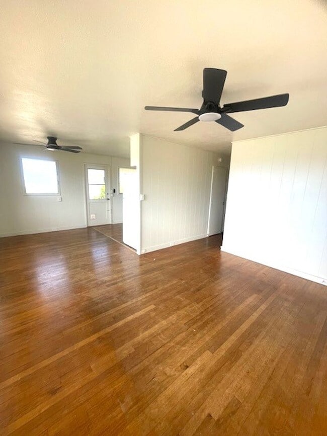Building Photo - 3 Bedroom / 1 Bath home in Kaimuki
