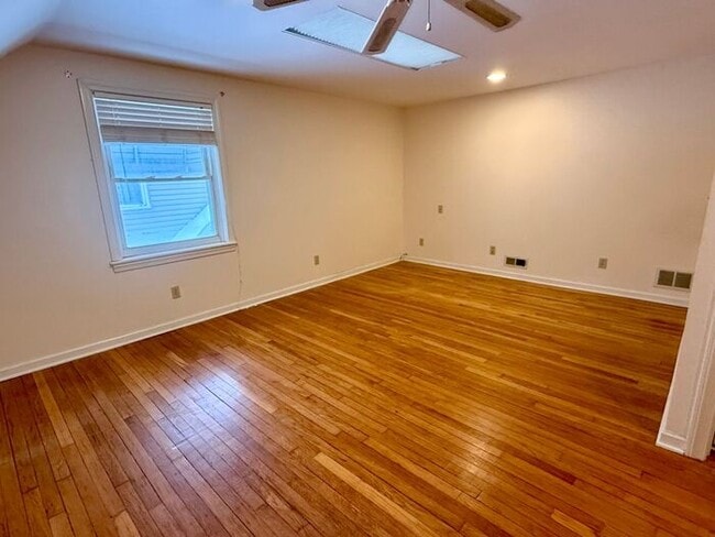 Building Photo - Beautiful 3 Bed, 2 Bath Cape Cod