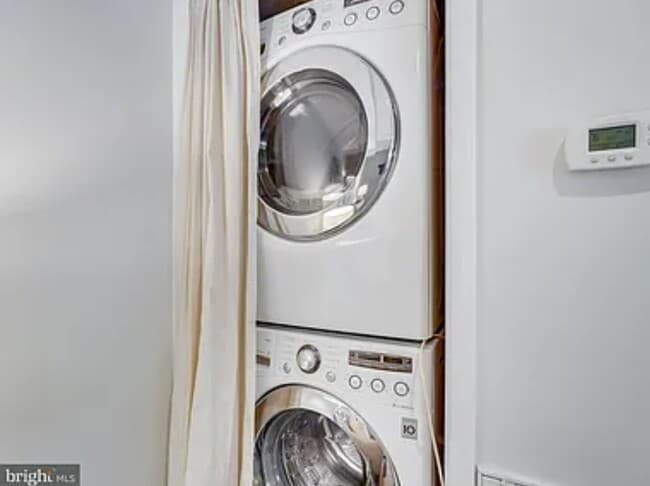 In-unit washer dryer - 1384 Bryant St NE