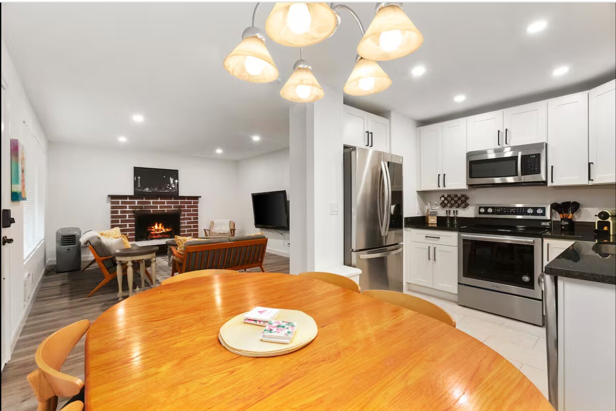 Building Photo - 1803 15th Ave S