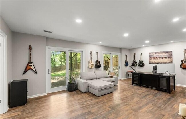 Building Photo - 230 Summerfield Dr