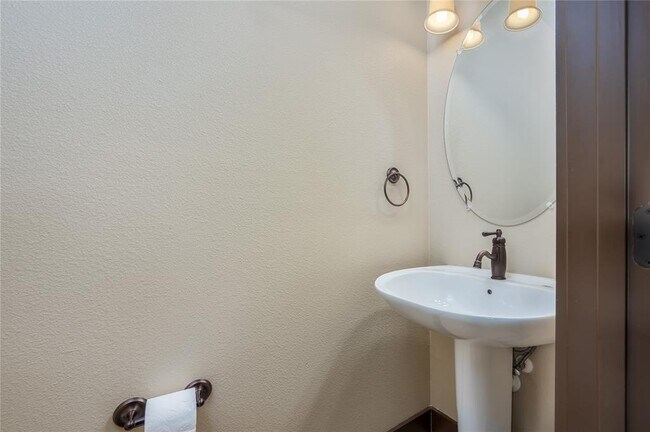 Building Photo - 308 Golden Bear Dr