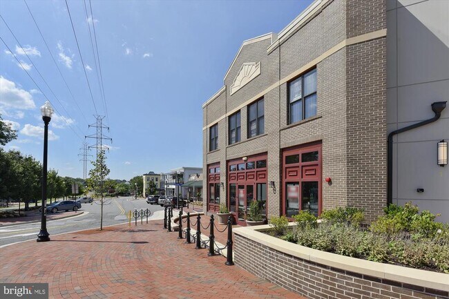 Building Photo - 13358 Sherwood Park Ln