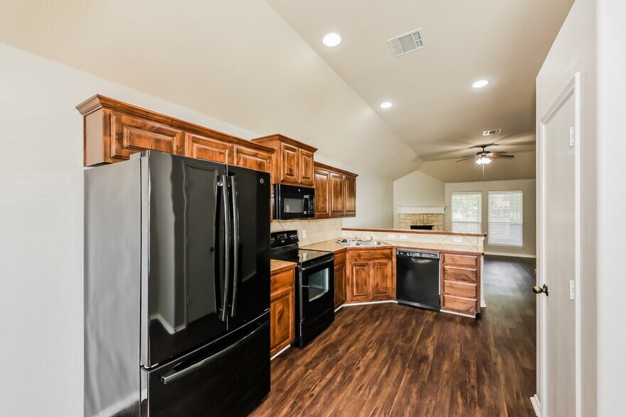 Building Photo - 1109 Hidden Meadow Dr