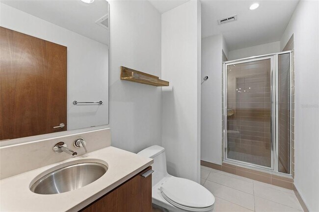 Building Photo - 912 Channelside Dr