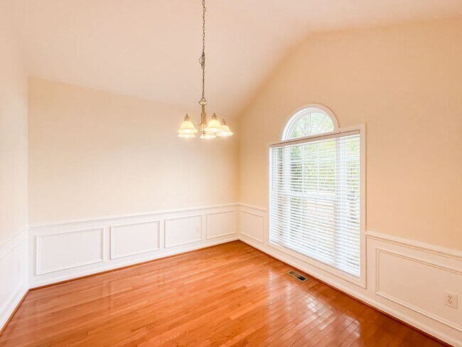 Building Photo - Classic 3 Bedroom Home In Knightdale!
