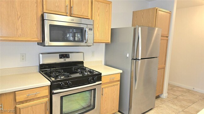 Building Photo - 830 Carnegie St