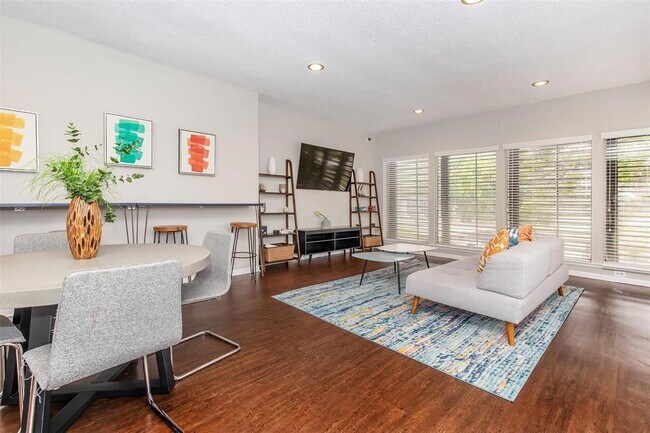 Building Photo - 707 El Dorado Blvd