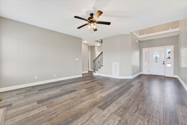 Building Photo - Pet Friendly Four Bedroom with Bonus!