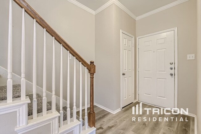 Building Photo - 421 Emerald Creek Dr